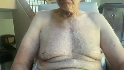 Snapshot of stillbad2 chatting on October 9, 2025, 6:17 pm Stillbad2 online show from October 9, 2025, 6:17 pm