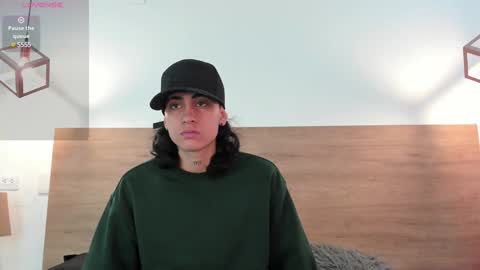 stivenbenet1 online show from December 18, 2024, 12:29 pm