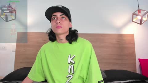 stivenbenet1 online show from December 28, 2024, 12:13 pm