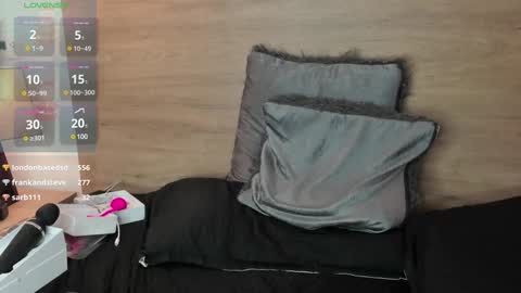 stivenbenet1 online show from December 30, 2024, 6:38 pm