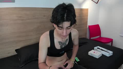 stivenbenet1 online show from January 4, 2025, 12:16 pm