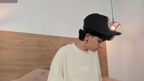 stivenbenet1 online show from January 15, 2025, 2:02 pm