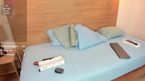 stivenbenet1 online show from January 18, 2025, 6:32 pm