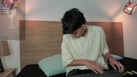 stivenbenet1 online show from January 24, 2025, 12:41 pm