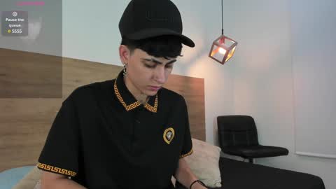 stivenbenet1 online show from January 28, 2025, 12:54 pm