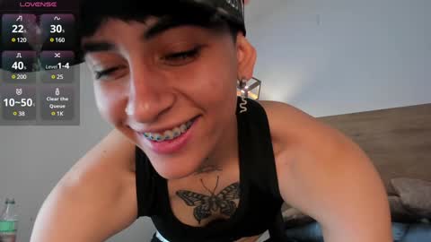 stivenbenet1 online show from February 5, 2025, 12:17 pm