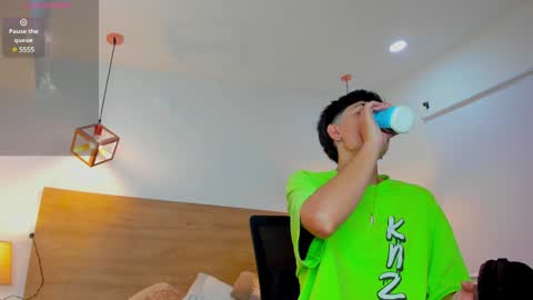 stivenbenet1 online show from February 8, 2025, 12:28 pm