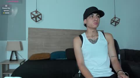 stivenbenet1 online show from February 28, 2025, 1:03 pm