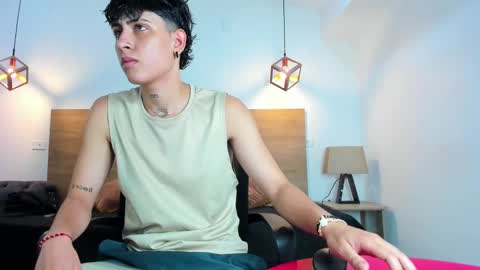 stivenbenet1 online show from March 10, 2025, 9:18 pm