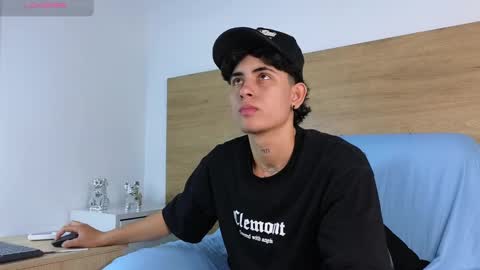 stivenbenet1 online show from September 21, 2025, 2:29 pm