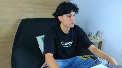 stivenbenet1 online show from November 6, 2025, 3:46 pm