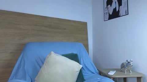 stivenbenet1 online show from November 11, 2025, 12:49 pm