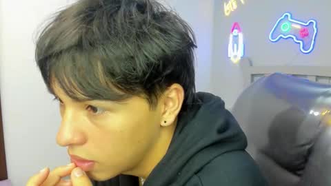 Stiwen online show from October 3, 2025, 1:08 pm