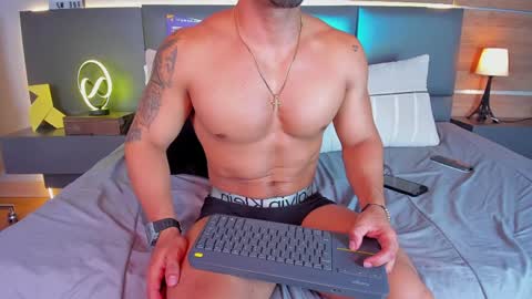 Stone Lee  online show from January 31, 2025, 1:12 pm