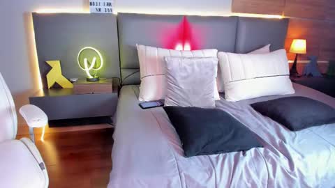 Stone Lee  online show from February 9, 2025, 12:41 pm