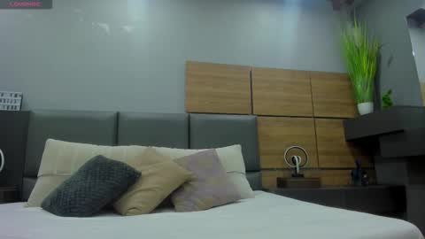 Stone Lee  online show from October 14, 2025, 6:36 am