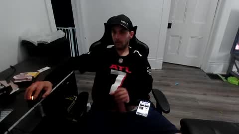 stonedpanda77 online show from June 18, 2026, 11:31 pm