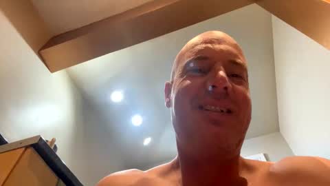 Stoodley22 online show from November 26, 2025, 5:41 am