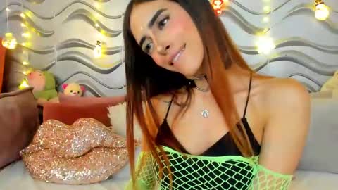 Snapshot of stormirusso chatting on December 23, 2024, 3:40 am Mar online show from December 23, 2024, 3:40 am