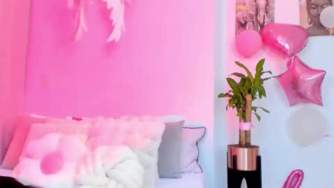 Snapshot of stormirusso chatting on February 27, 2025, 3:36 am Mar online show from February 27, 2025, 3:36 am