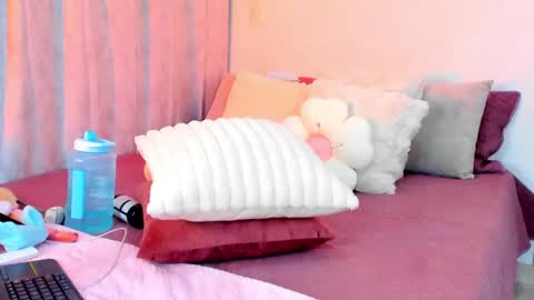 Snapshot of stormirusso chatting on March 12, 2025, 5:24 am Mar online show from March 12, 2025, 5:24 am