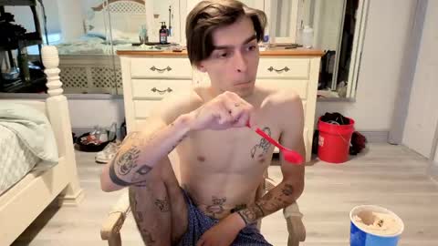 str8whiteboy21 online show from May 16, 2026, 3:44 pm
