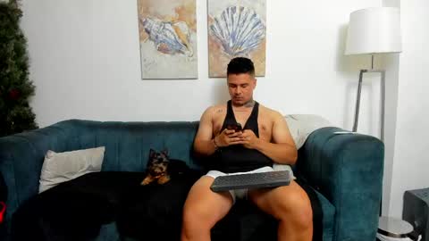 Snapshot of straight__friends chatting on April 19, 2026, 2:27 pm straight__friends online show from April 19, 2026, 2:27 pm
