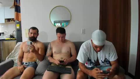 Snapshot of straight__friends chatting on May 11, 2026, 4:04 pm straight__friends online show from May 11, 2026, 4:04 pm