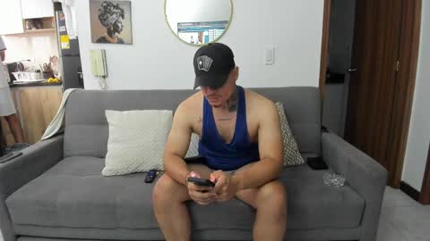 Snapshot of straight__friends chatting on May 22, 2026, 2:01 pm straight__friends online show from May 22, 2026, 2:01 pm