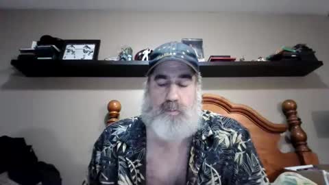 Straightbear4you online show from September 17, 2025, 2:46 am