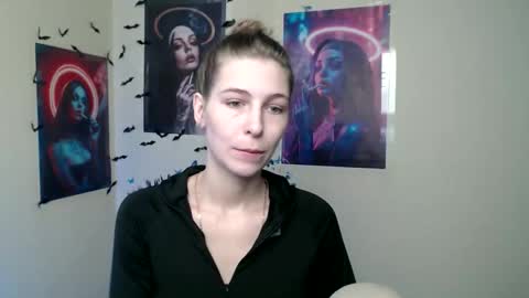 Snapshot of stranger_giirl chatting on October 23, 2025, 6:23 am Amalia online show from October 23, 2025, 6:23 am