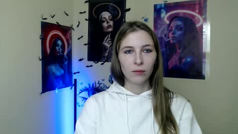 Snapshot of stranger_giirl chatting on November 4, 2025, 1:10 pm Amalia online show from November 4, 2025, 1:10 pm