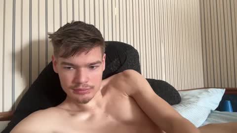 Snapshot of stratman301 chatting on February 18, 2025, 6:04 pm stratman301 online show from February 18, 2025, 6:04 pm