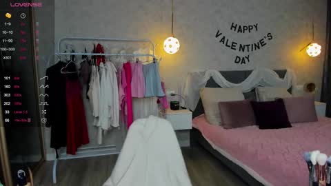 Laura online show from February 15, 2026, 2:30 am