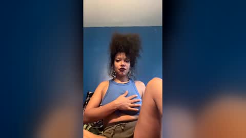 Strawberries X Straps online show from January 5, 2026, 7:50 pm