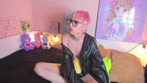 strawberry_kitty_ online show from November 5, 2025, 3:01 pm