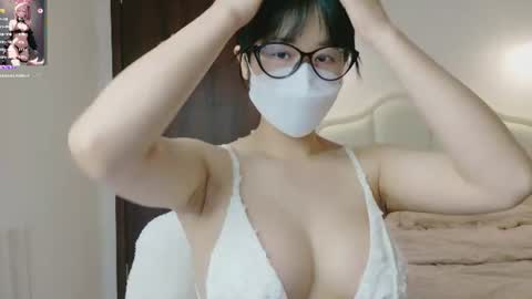 strawberry_loveee online show from July 15, 2026, 1:55 am
