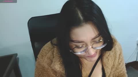 strawlux online show from February 25, 2026, 3:49 am