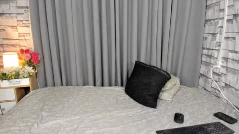 Snapshot of strip_me_baby chatting on January 8, 2025, 1:00 am Stacy online show from January 8, 2025, 1:00 am