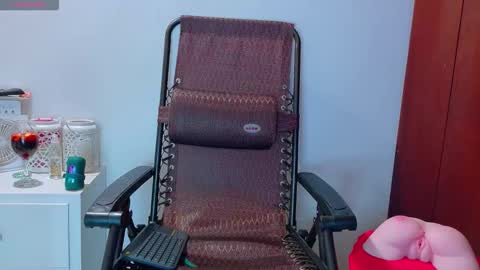 Snapshot of stronganddelicious chatting on October 1, 2025, 12:27 am stronganddelicious online show from October 1, 2025, 12:27 am