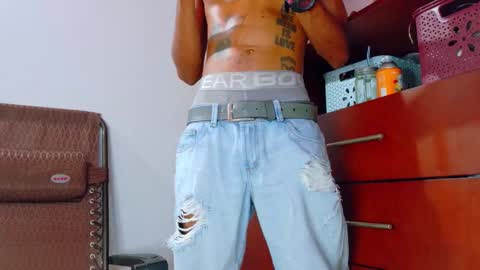 Snapshot of stronganddelicious chatting on October 6, 2025, 10:40 pm stronganddelicious online show from October 6, 2025, 10:40 pm