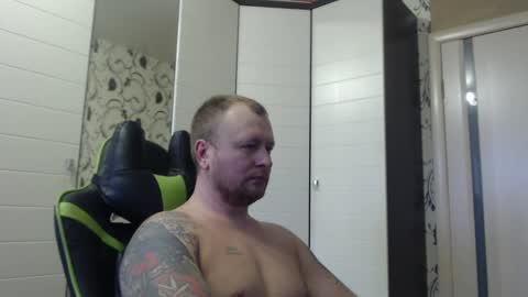 Snapshot of strongass18 chatting on January 2, 2025, 9:00 am Alex online show from January 2, 2025, 9:00 am