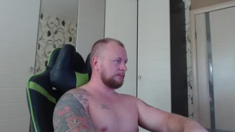 Snapshot of strongass18 chatting on September 13, 2025, 9:09 am Alex online show from September 13, 2025, 9:09 am