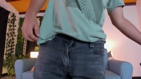 Snapshot of strosa_ chatting on January 16, 2025, 9:08 pm strosa_ online show from January 16, 2025, 9:08 pm