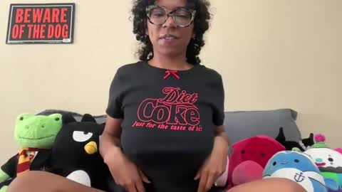 strrwberry online show from March 5, 2025, 6:12 pm