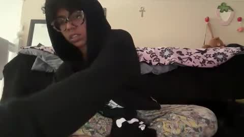 strrwberry online show from October 29, 2025, 5:14 pm