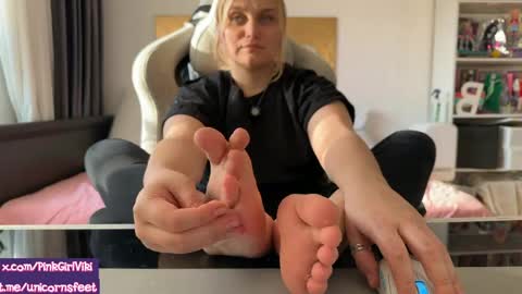 goddess online show from April 13, 2026, 2:44 pm