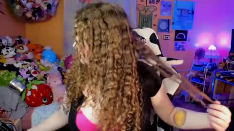 Snapshot of strwbby chatting on September 27, 2025, 4:17 am Strwbby online show from September 27, 2025, 4:17 am