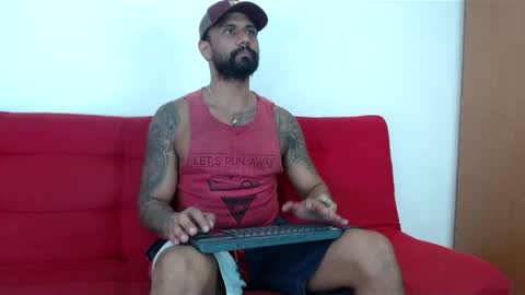 STUD HUNK LATIN online show from December 31, 2024, 7:40 pm