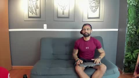 STUD HUNK LATIN online show from February 13, 2025, 9:38 pm